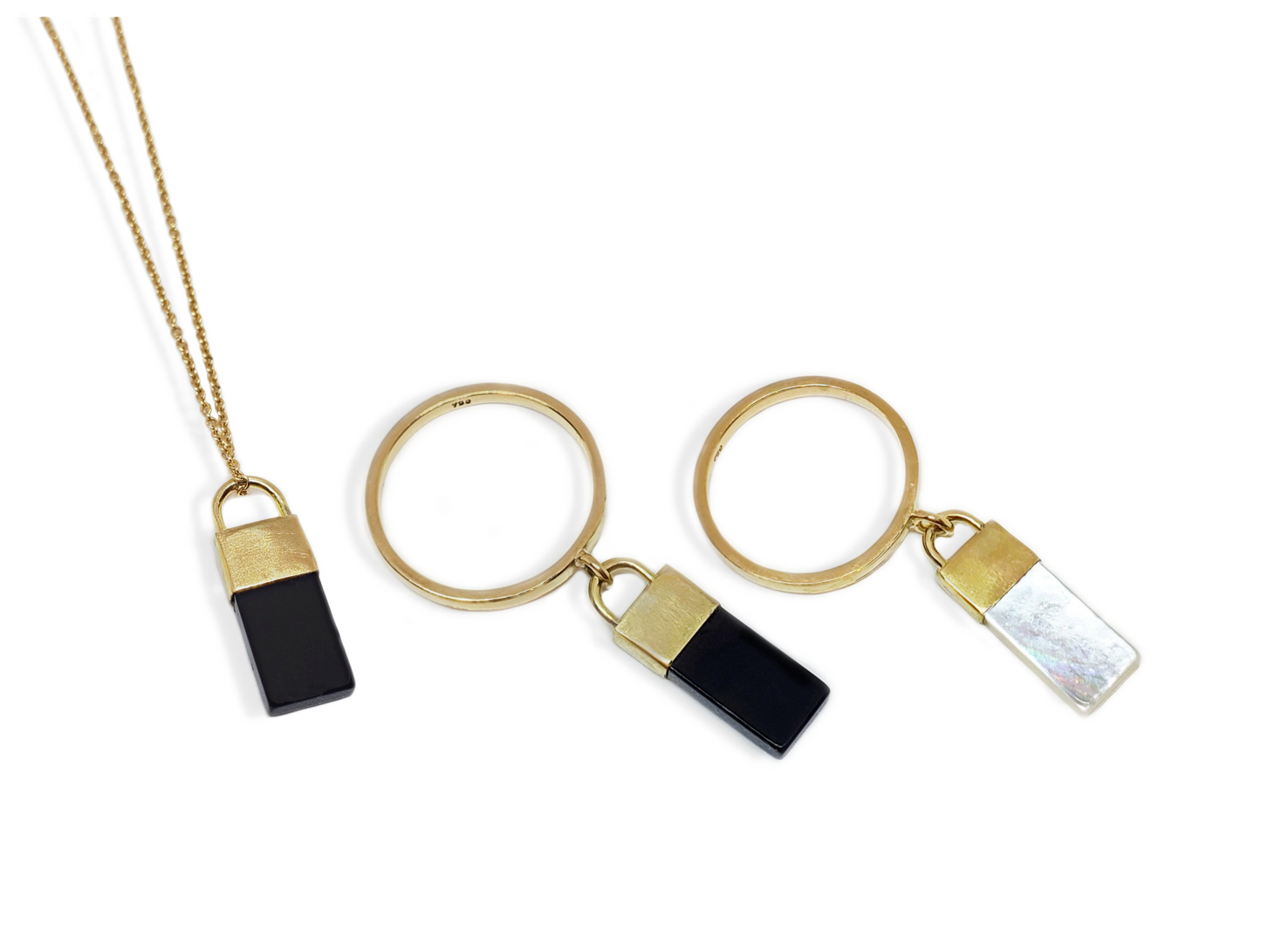 onyx capsule necklace | 18k gold